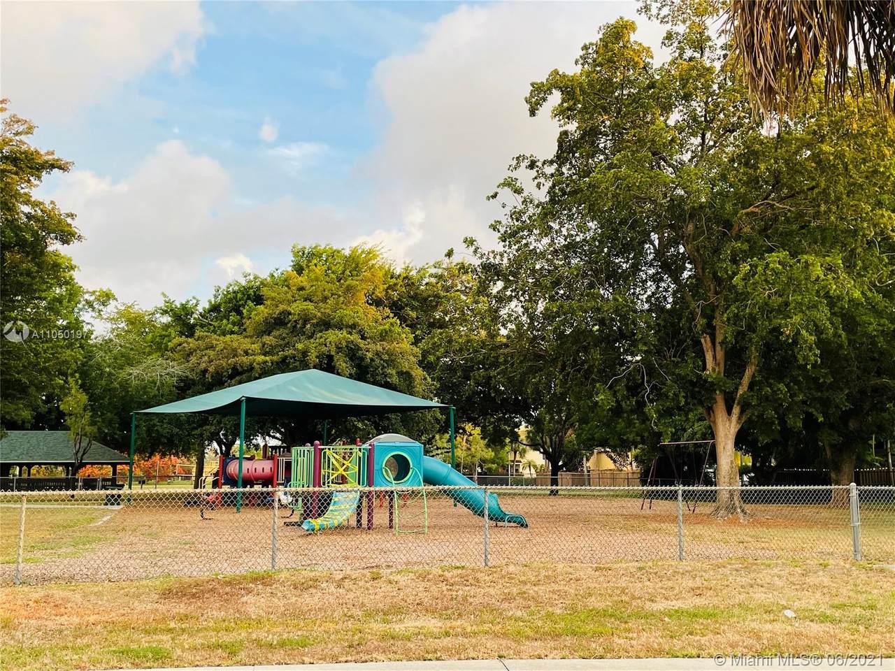 9491 Palm Cir S - Photo 1