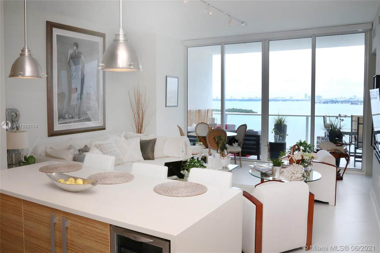2020 Bayshore Dr - Photo 1