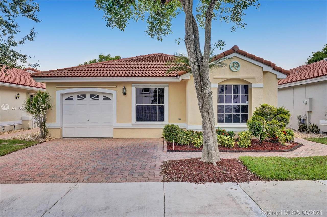 935 Jade Ct - Photo 1