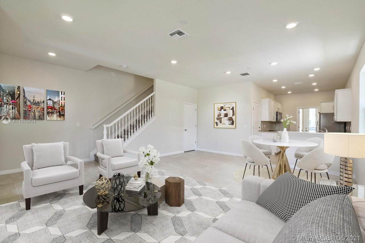 1240 Eucalyptus Dr - Photo 1