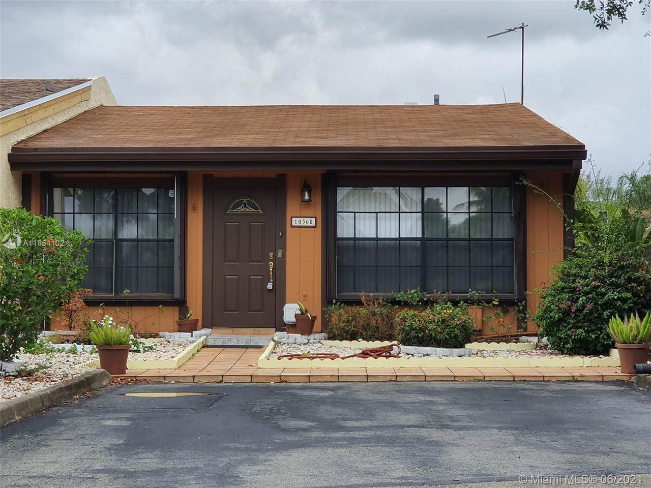 10360 Cypress Ct - Photo 1
