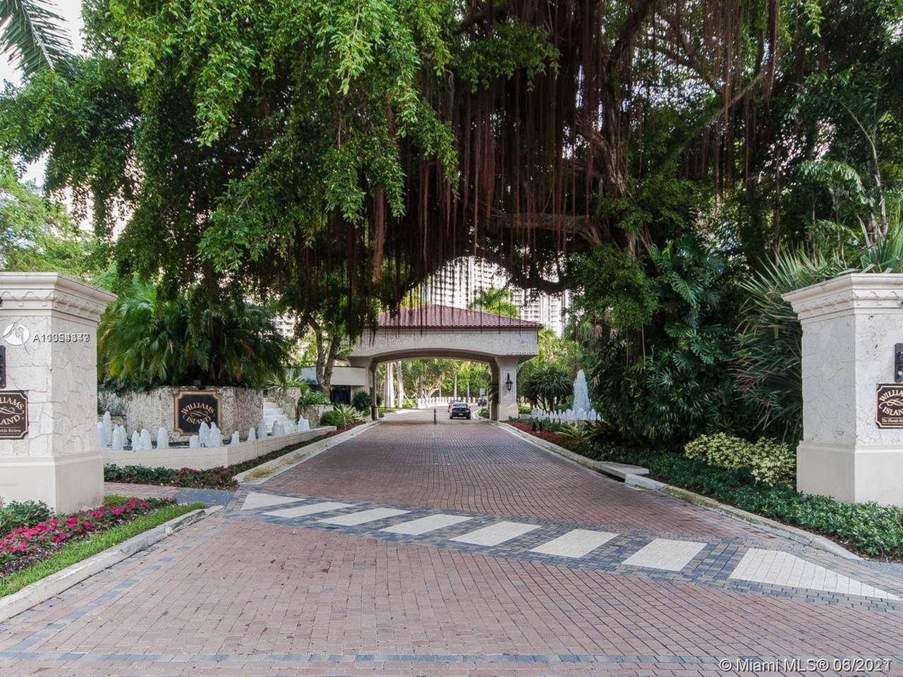 4100 Island Boulevard - Photo 1
