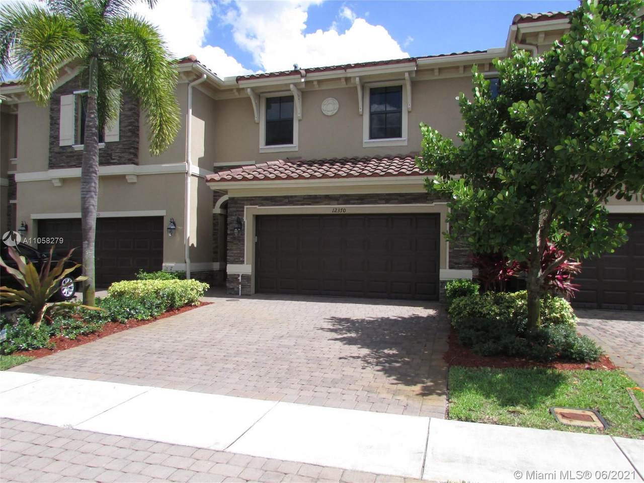 12370 Village Cir - Photo 1