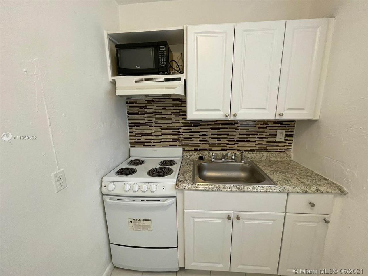 3669 Thomas Ave - Photo 1