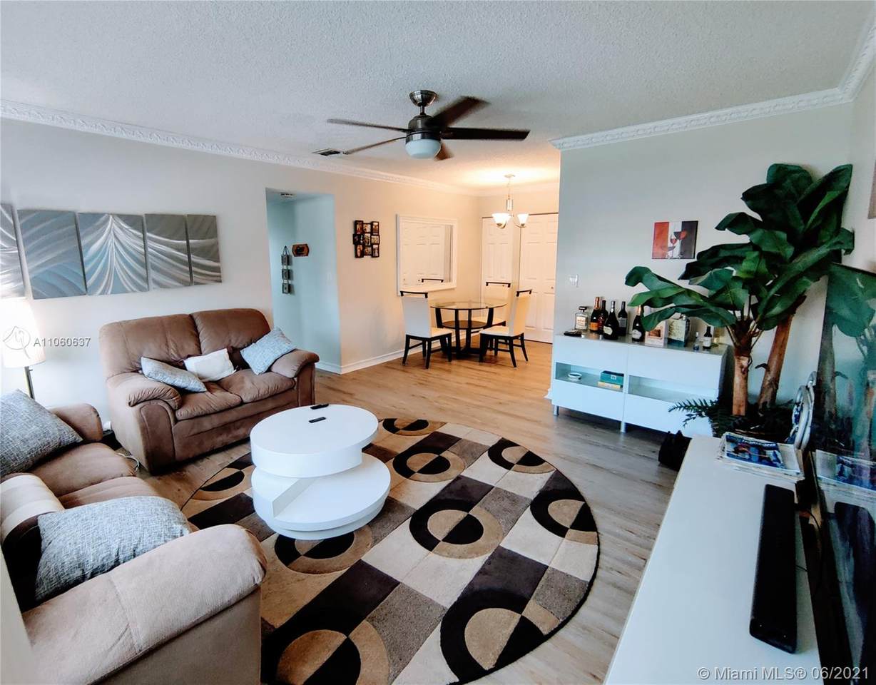 1520 Mckinley St - Photo 1