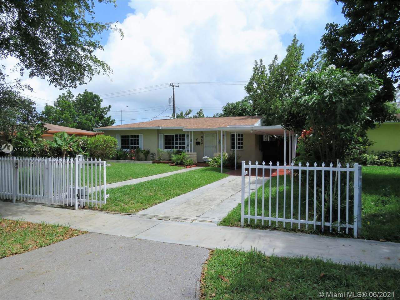 842 160th St - Photo 1
