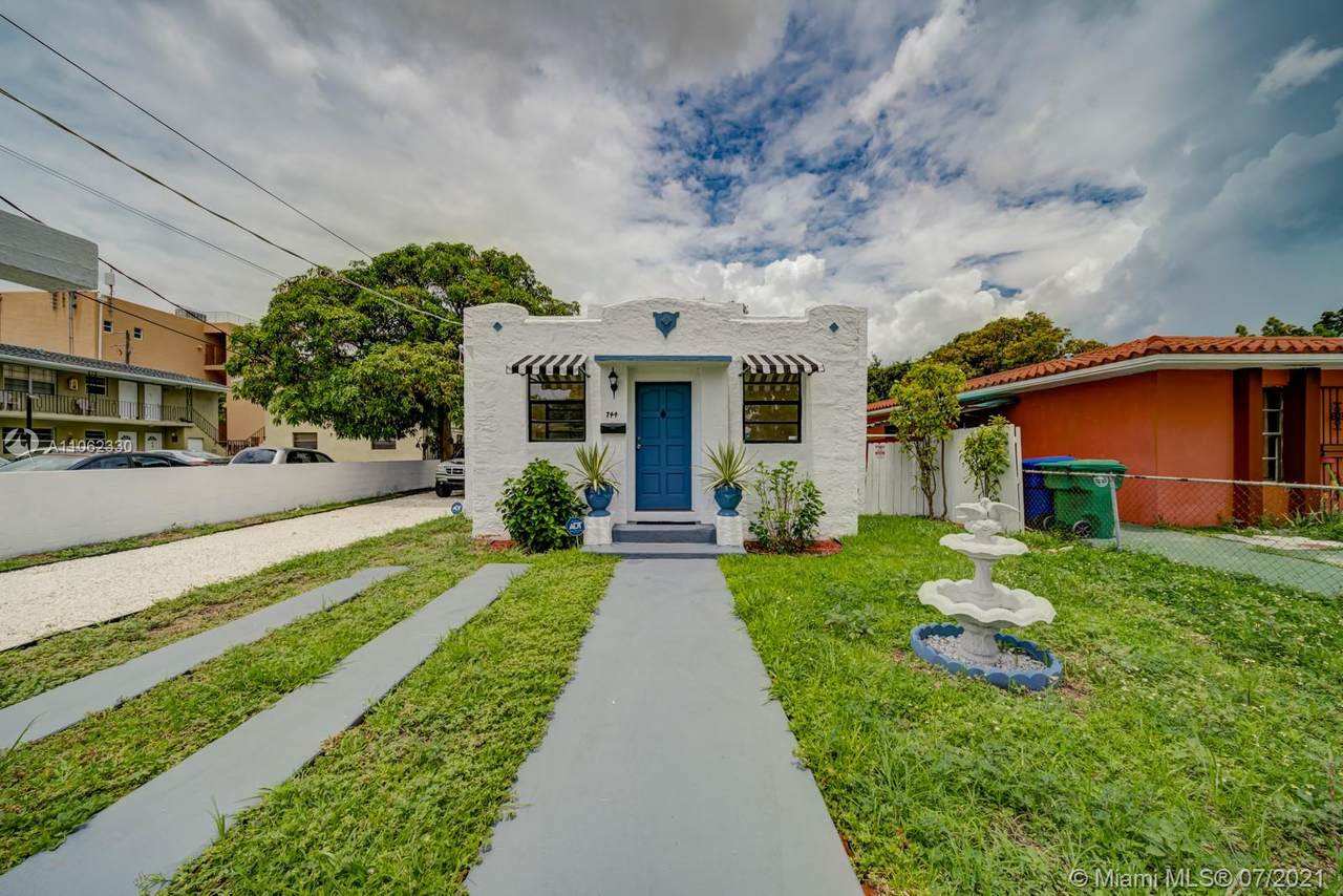 744 33rd Ave - Photo 1