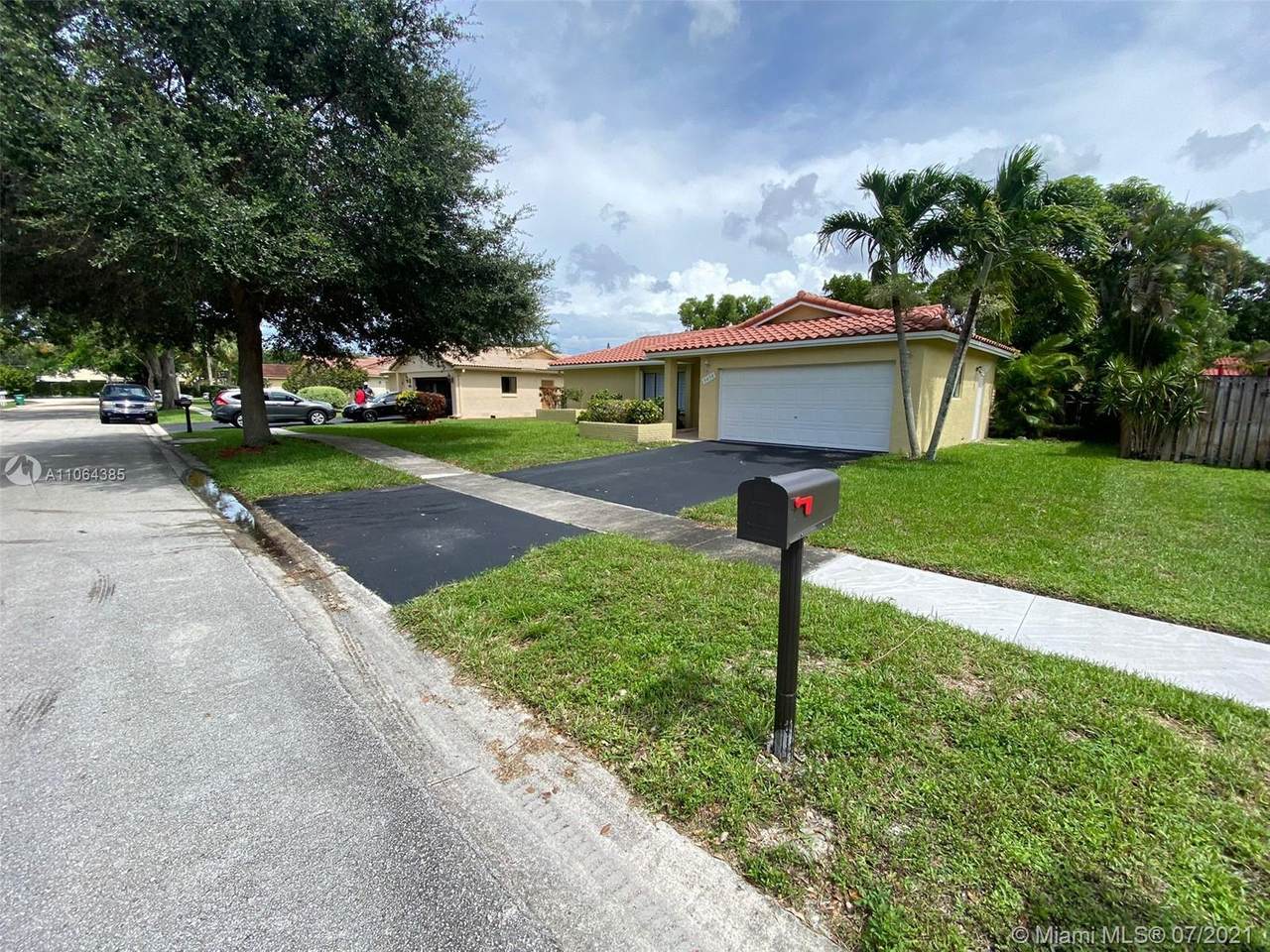 9658 28th Ct - Photo 1