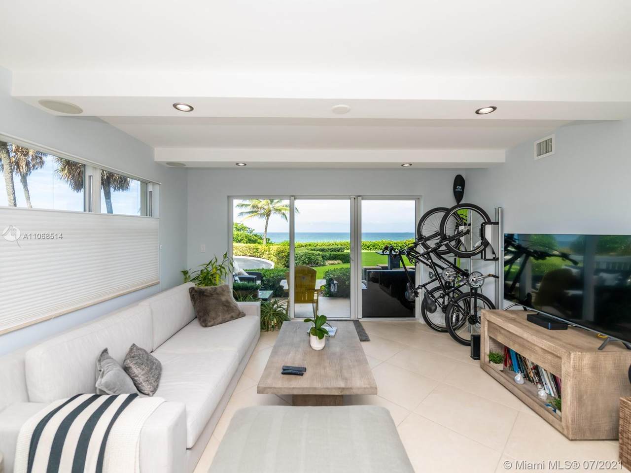1069 Hillsboro Mile - Photo 1