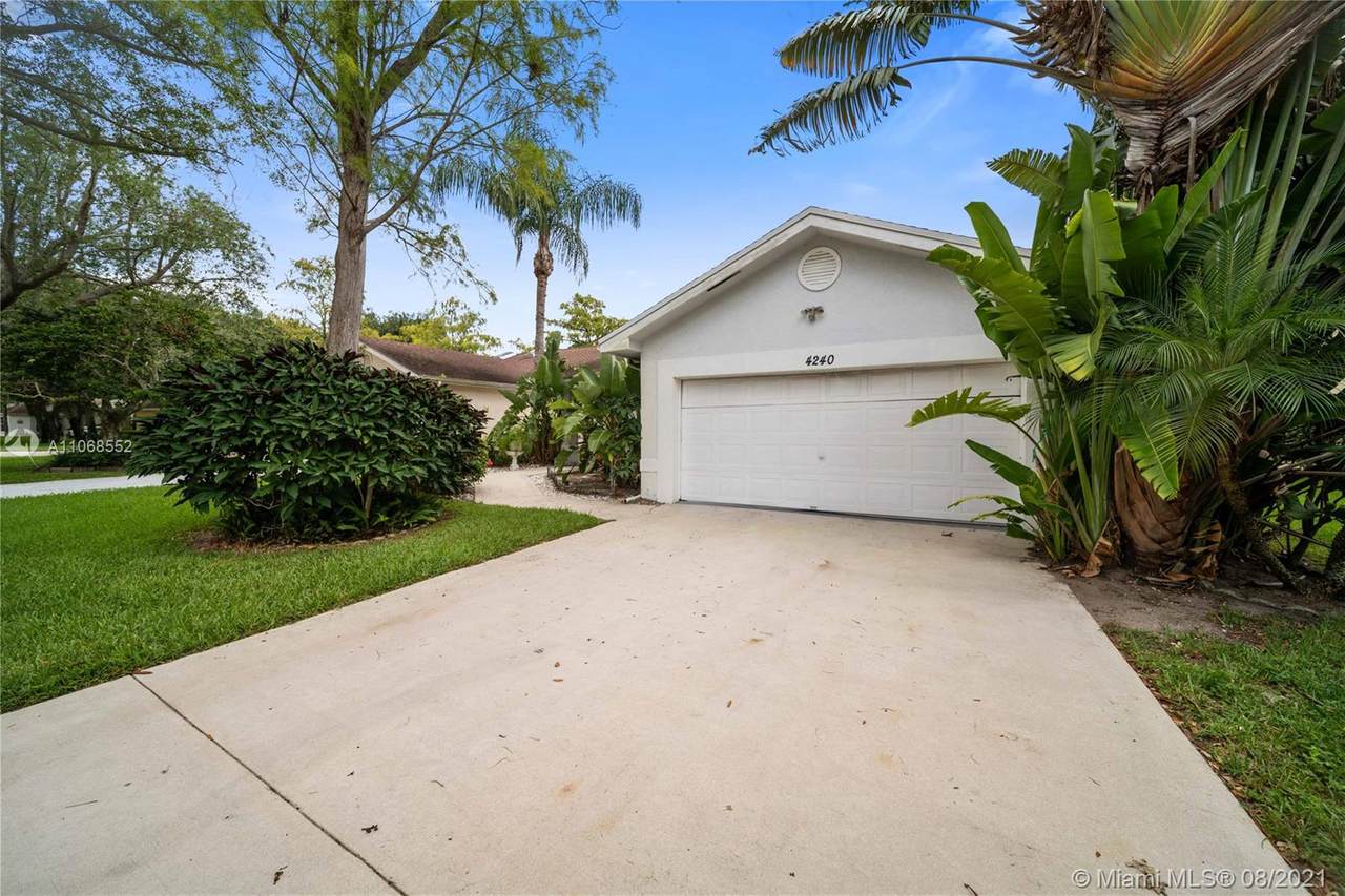 4240 Grove Park Ln - Photo 1