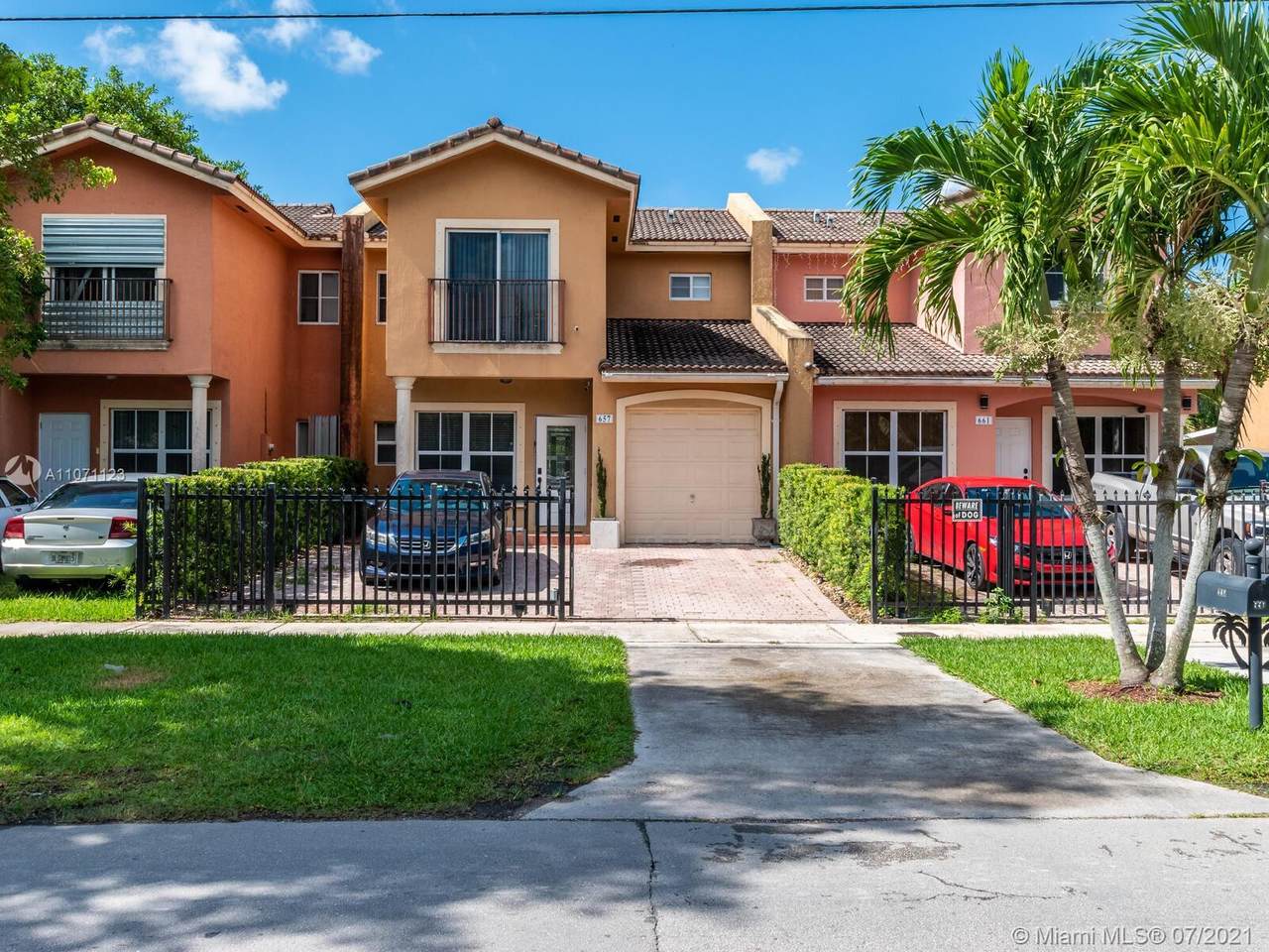 657 7 St - Photo 1
