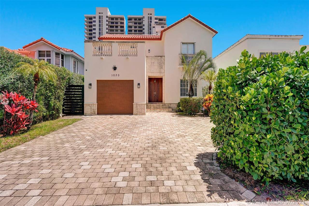 1020 Venetian Dr - Photo 1