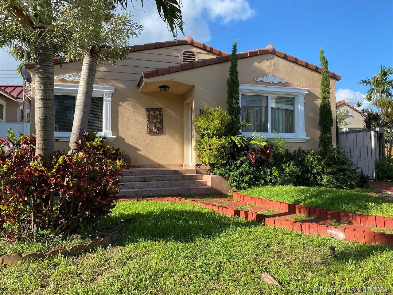 1624 Van Buren St - Photo 1