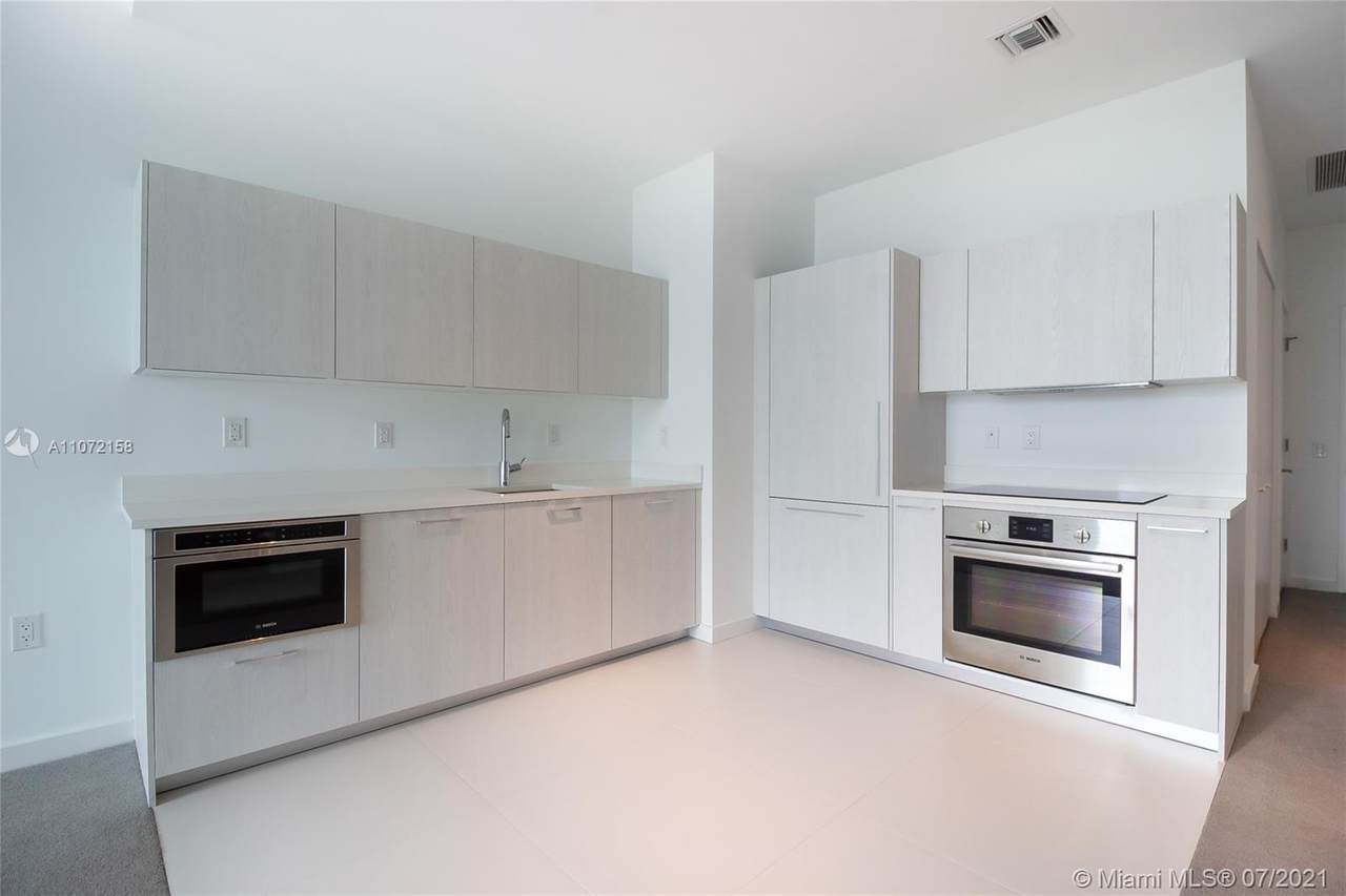 501 31st St - Photo 1