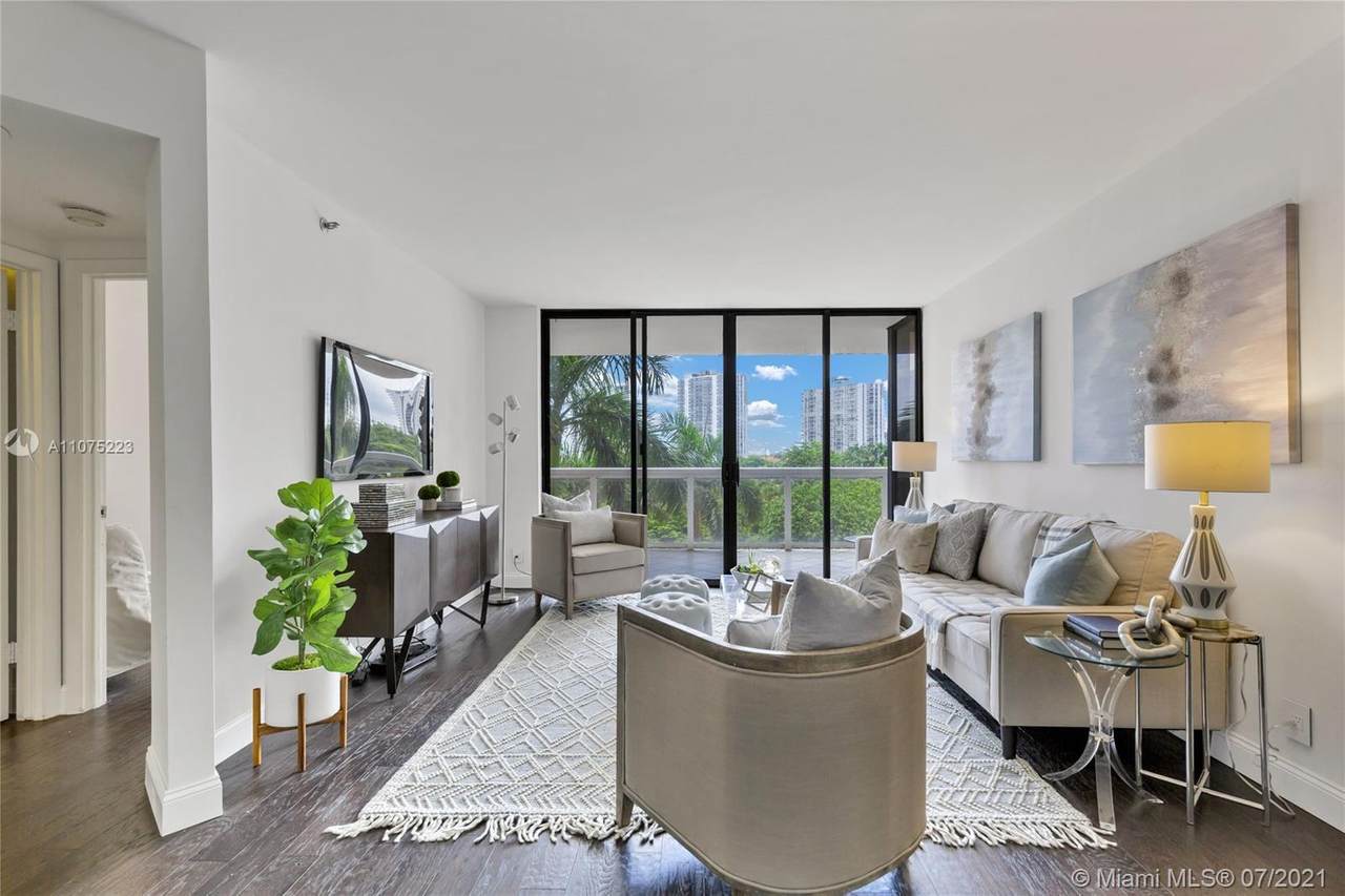 20185 Country Club Dr - Photo 1