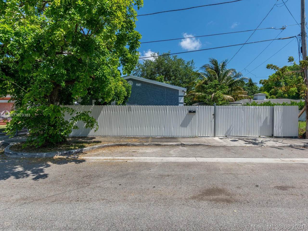519 52nd St - Photo 1