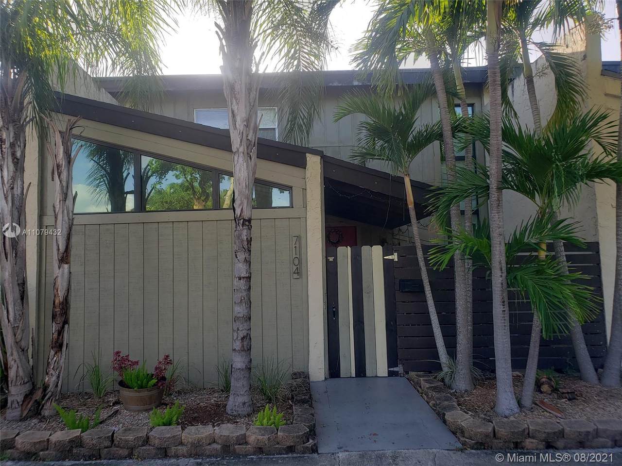 7104 111th Pl - Photo 1