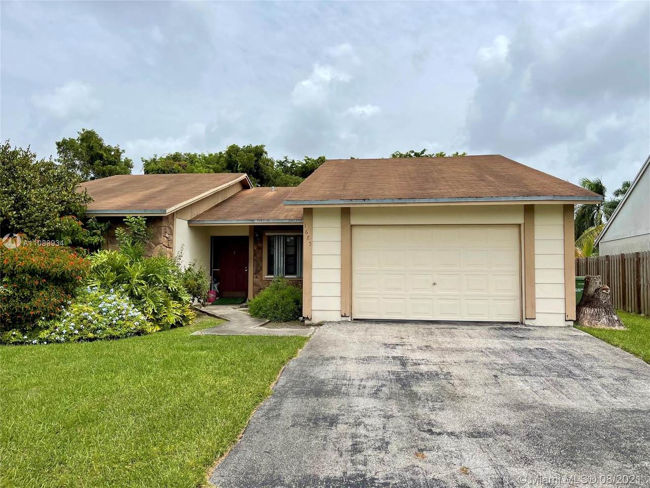 1685 Goldeneye Ln - Photo 1