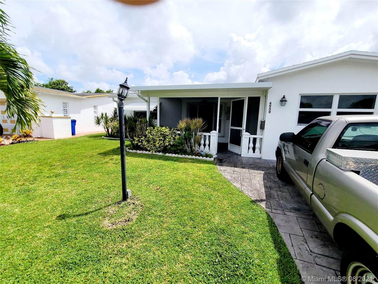4950 42nd St - Photo 1