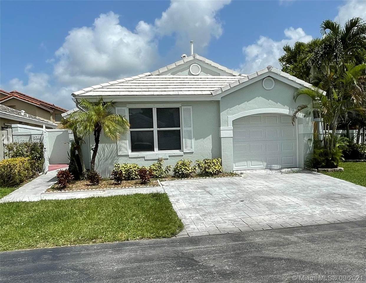 4921 154th Pl - Photo 1