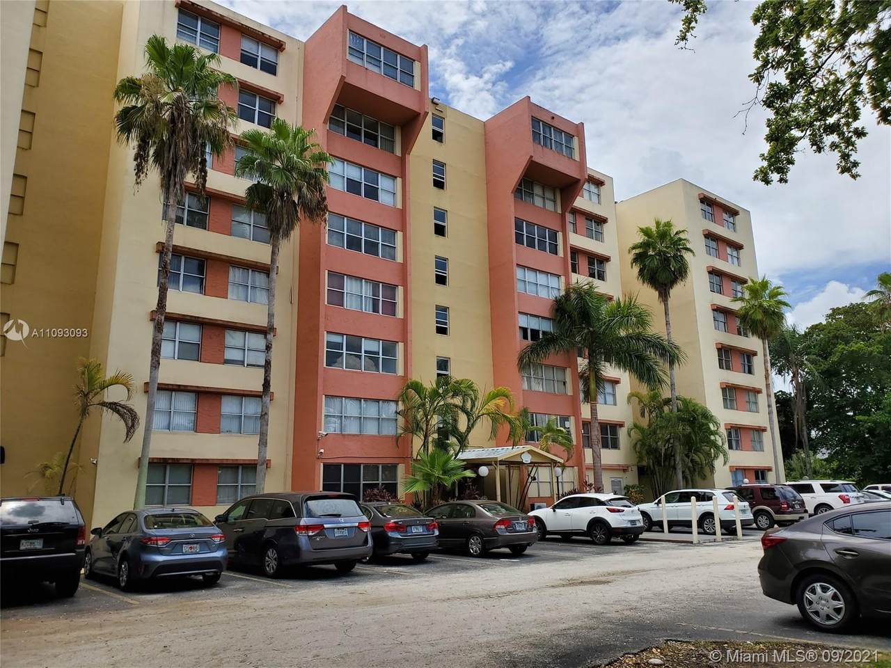 9001 77 AVENUE - Photo 1
