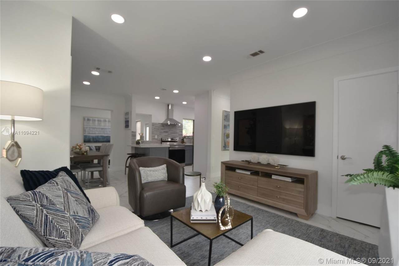 811 26th Ct - Photo 1