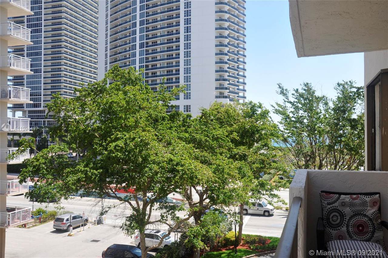 1865 Ocean Dr - Photo 1