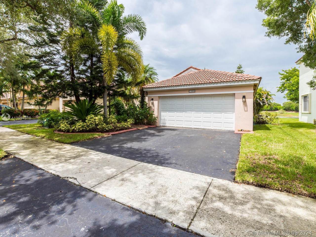 1565 Presidio Dr - Photo 1
