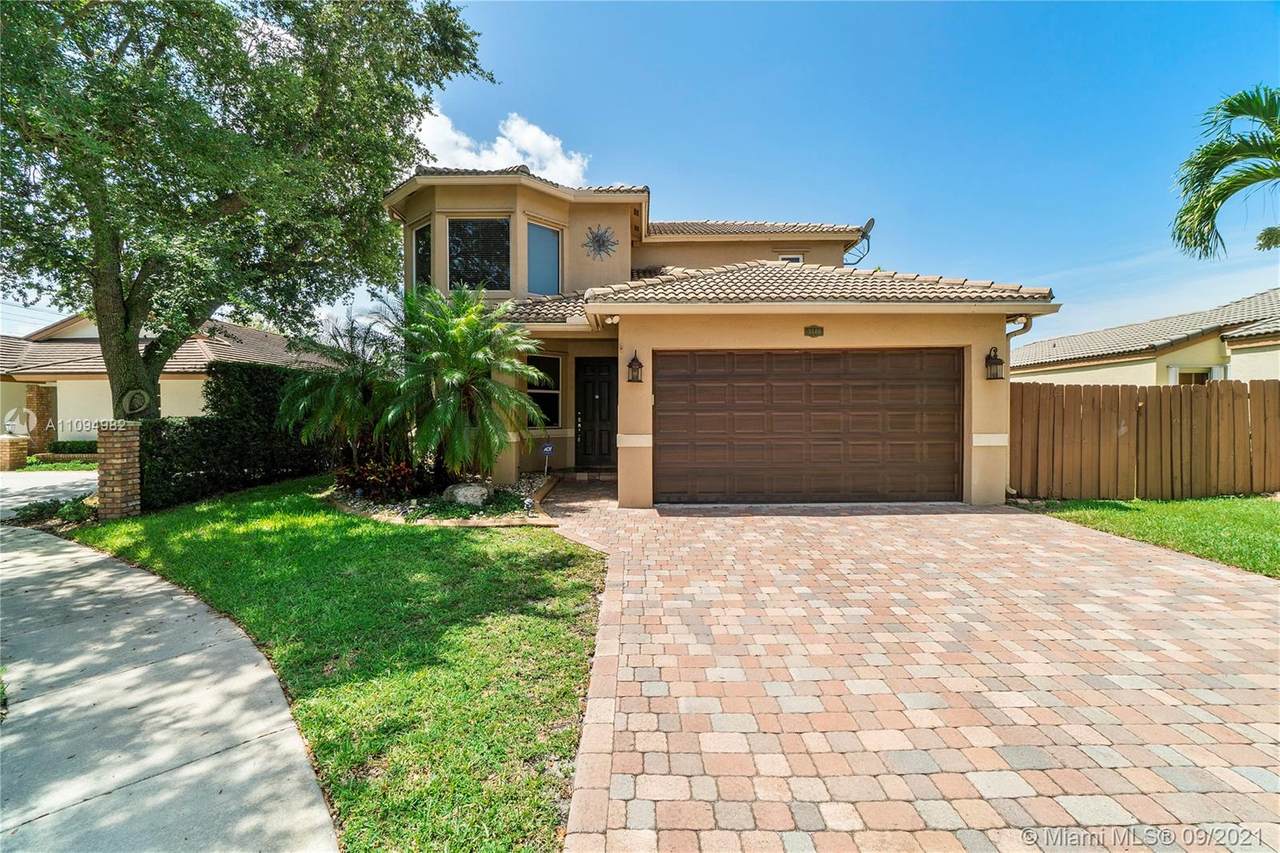 3140 Quayside Dr - Photo 1