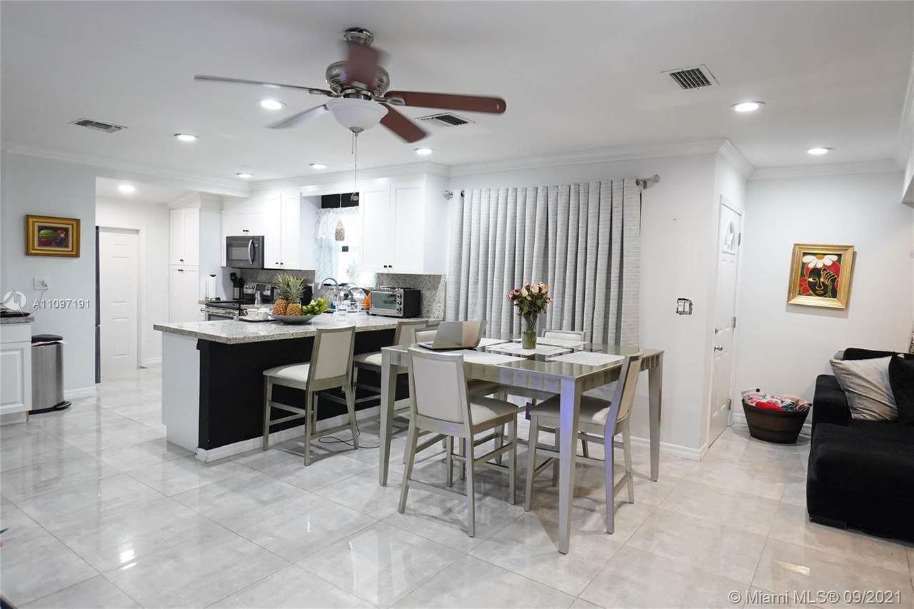 2500 Acapulco Dr - Photo 1