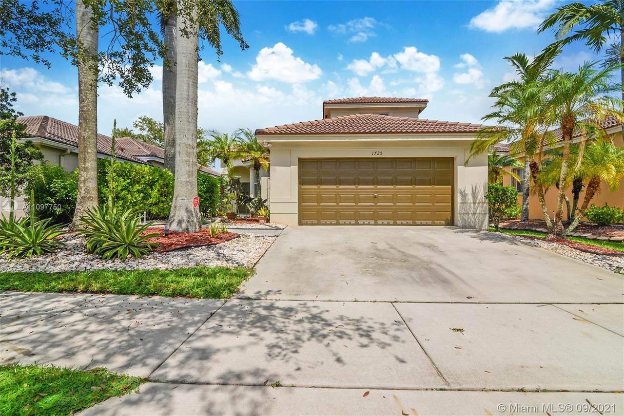 1725 Winterberry Ln - Photo 1
