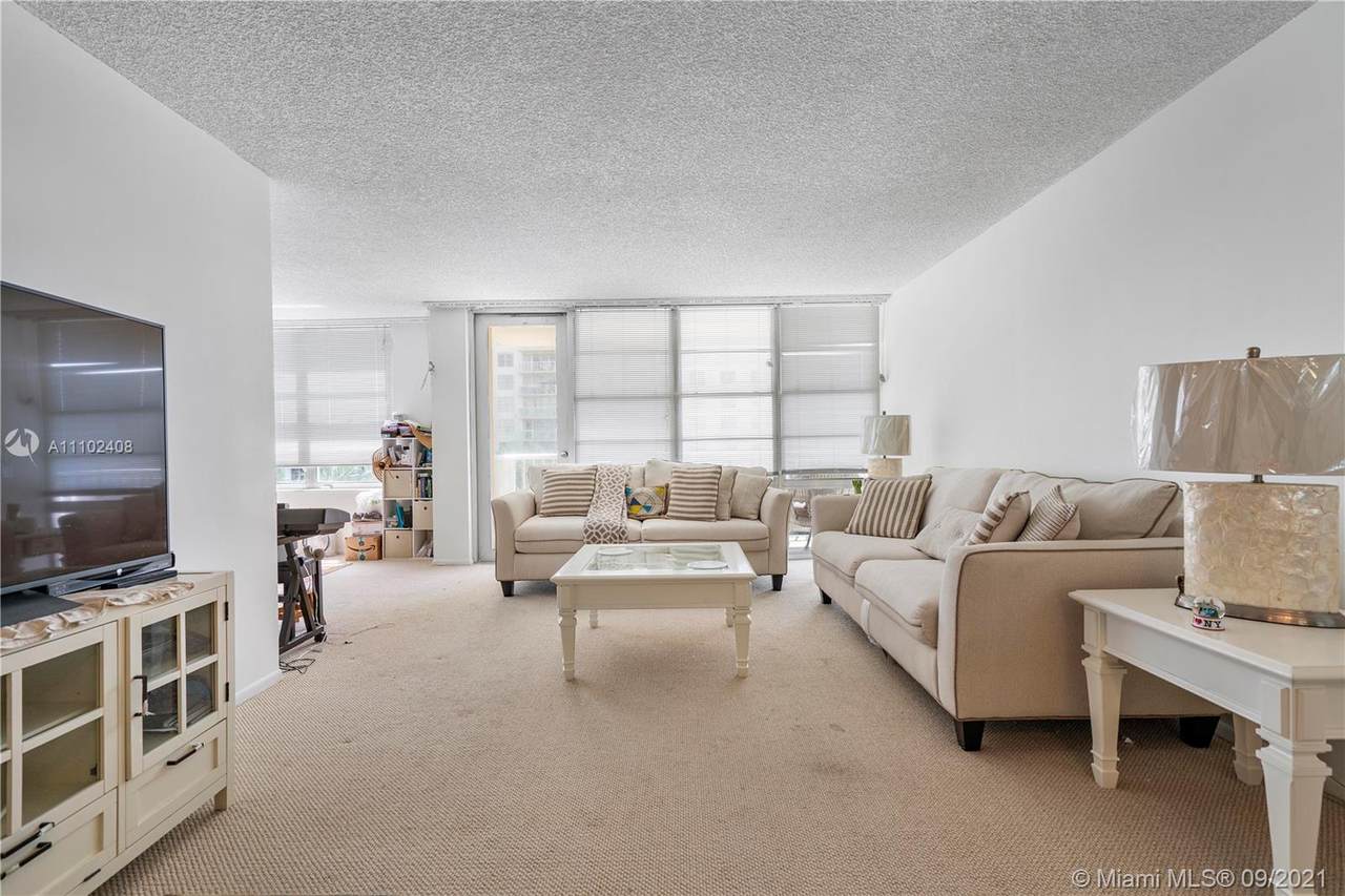 231 174th St - Photo 1