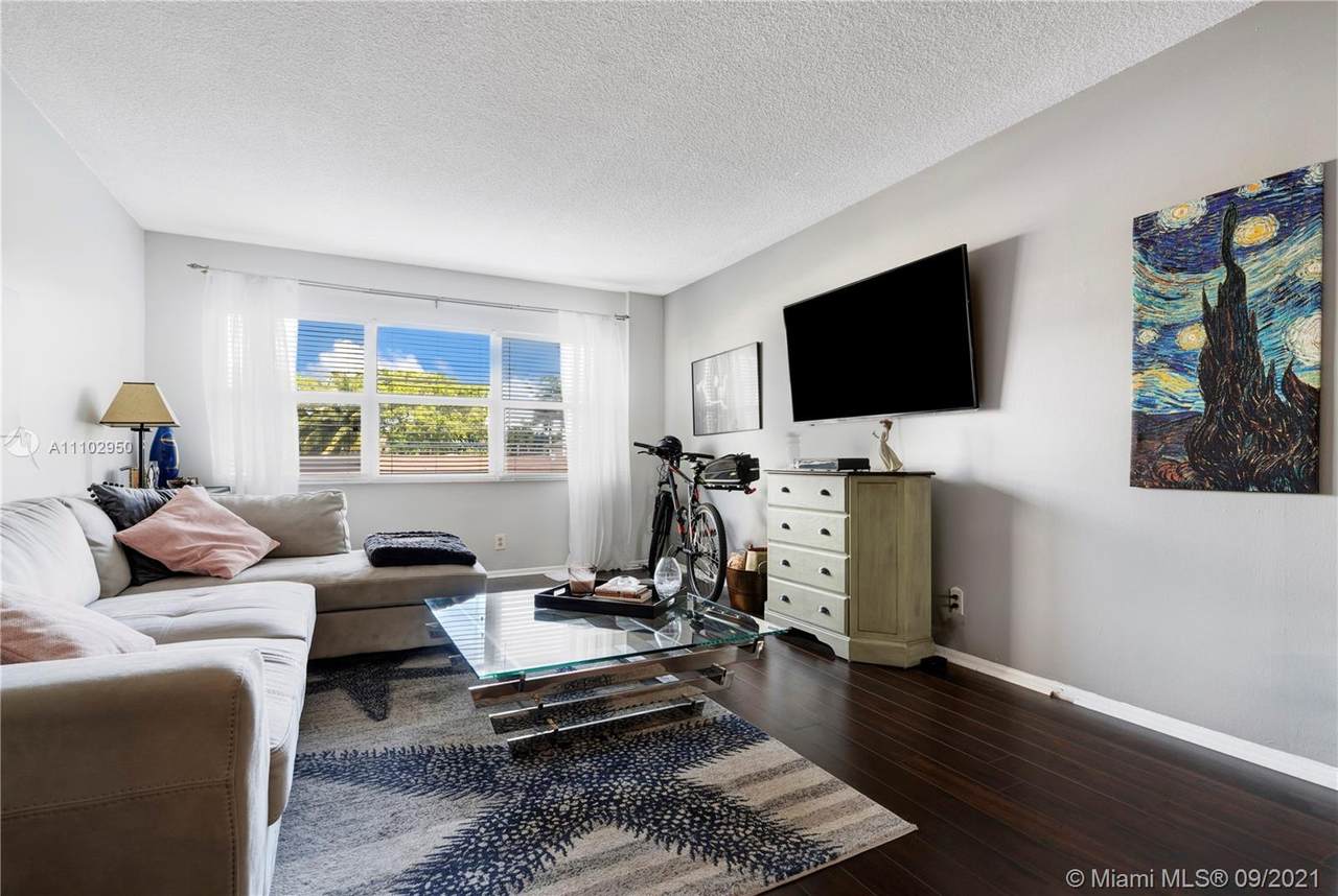 2555 11th St - Photo 1