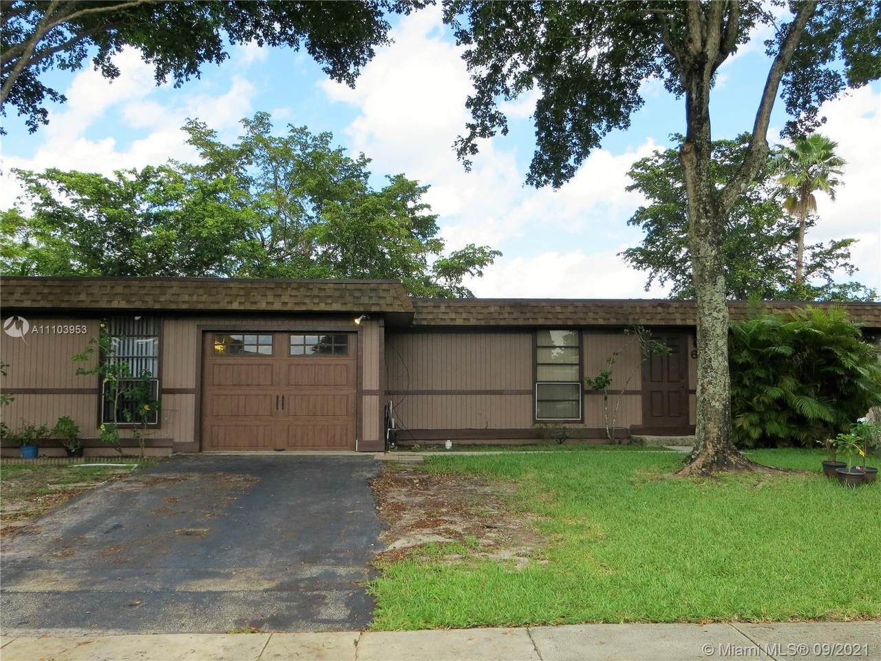 6805 80th Ct - Photo 1