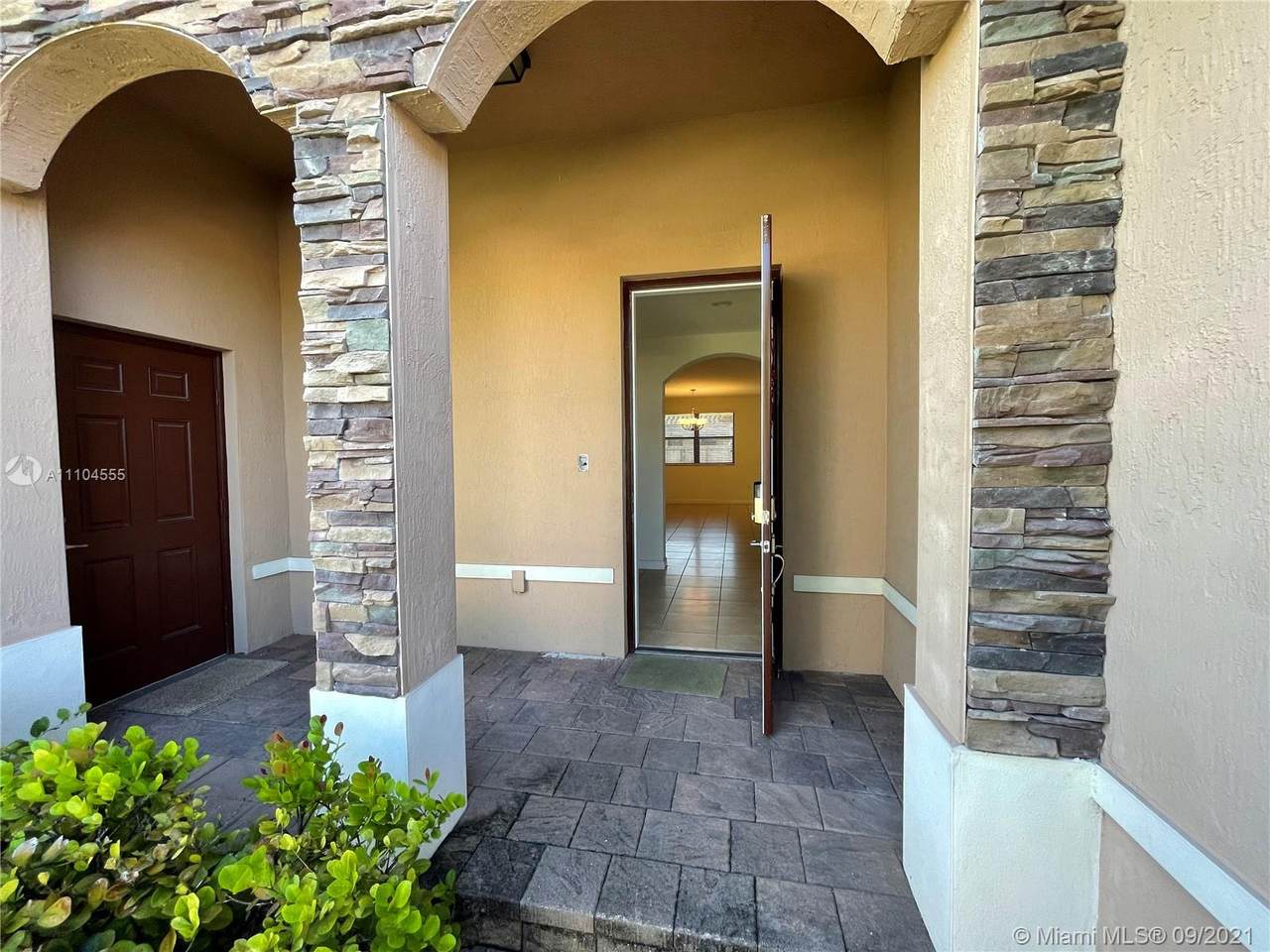 588 SE 35th Ter - Photo 1