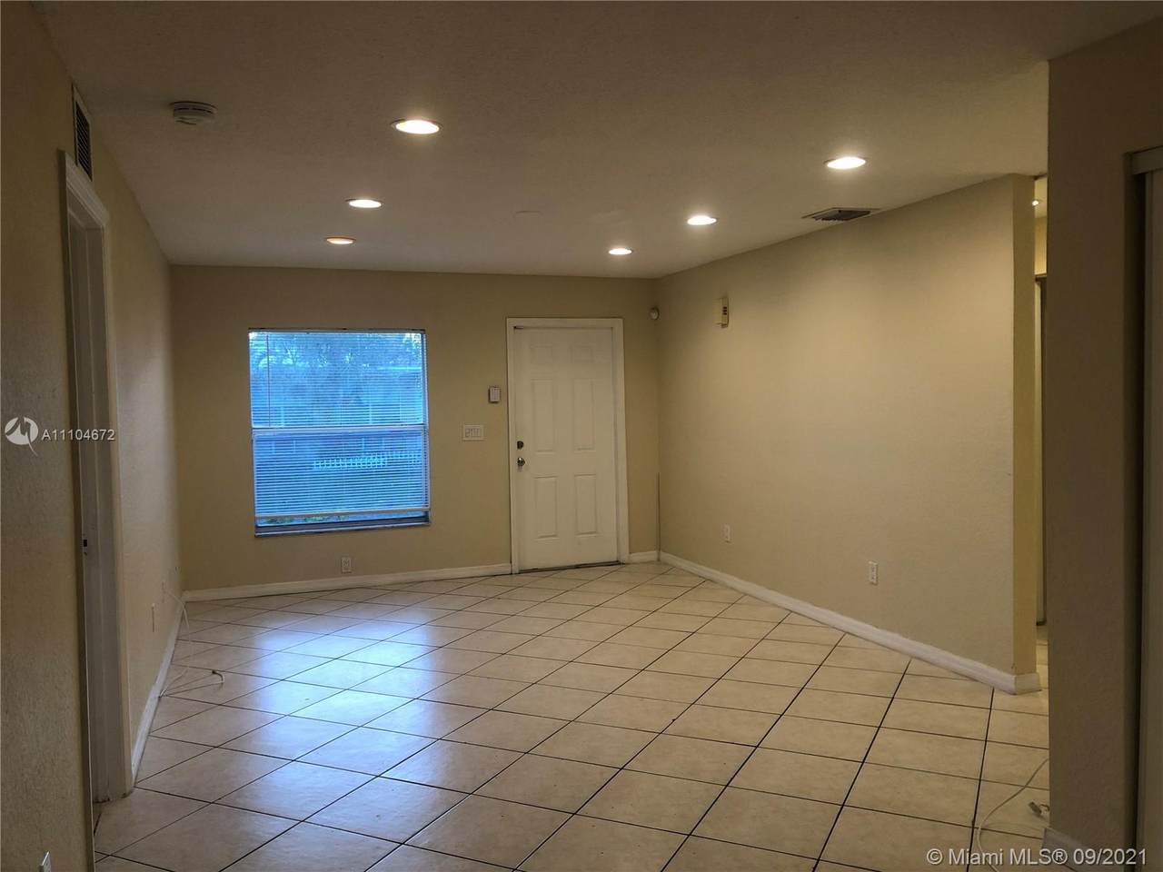 1213 2nd St - Photo 1