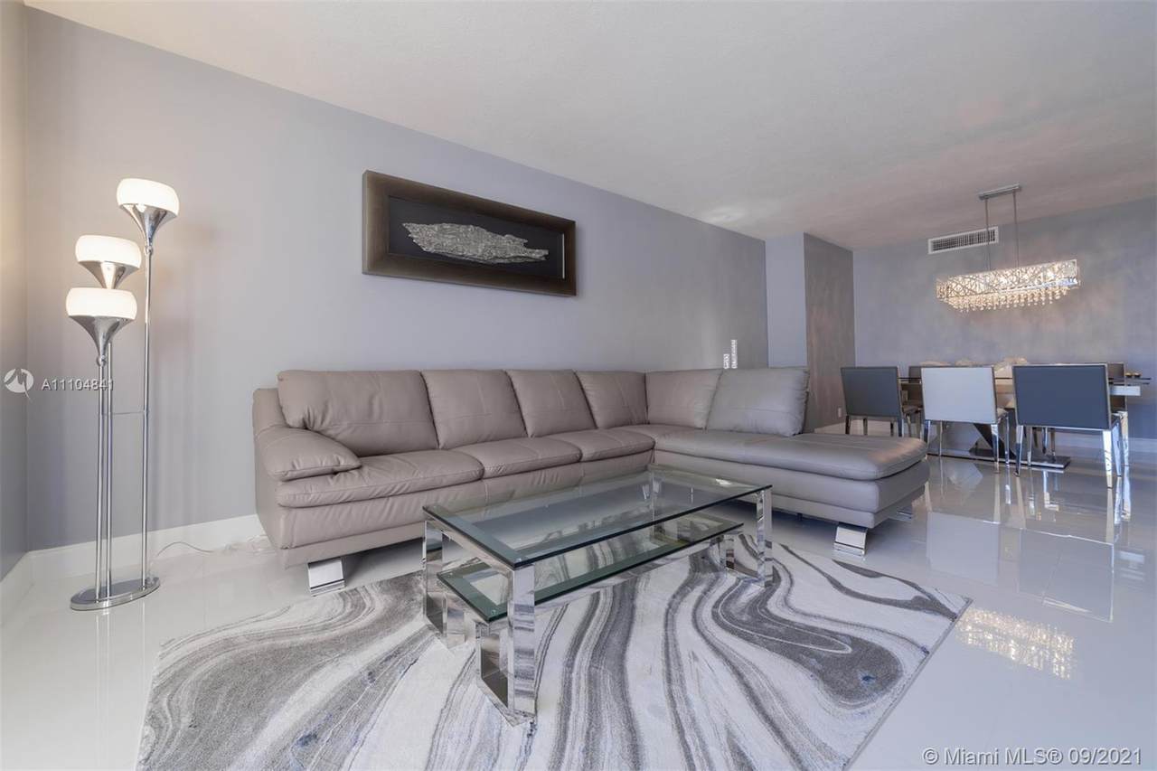2500 Parkview Dr - Photo 1