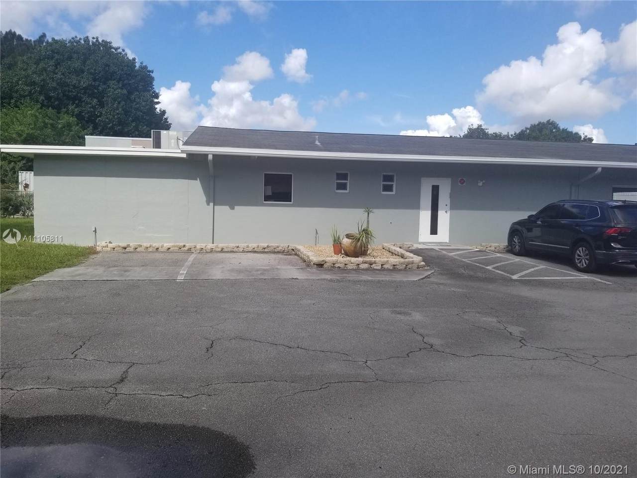 4182 University Dr - Photo 1