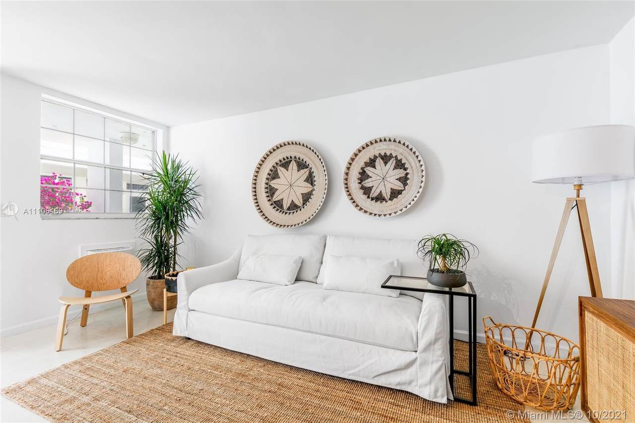 335 Collins Ave - Photo 1