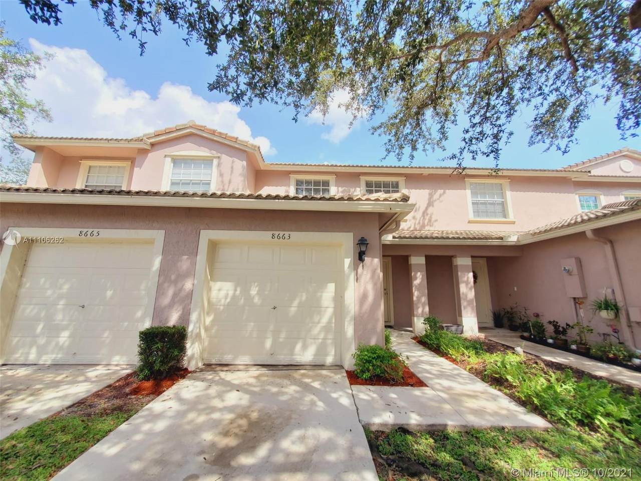 8663 Southgate Shores Cir - Photo 1
