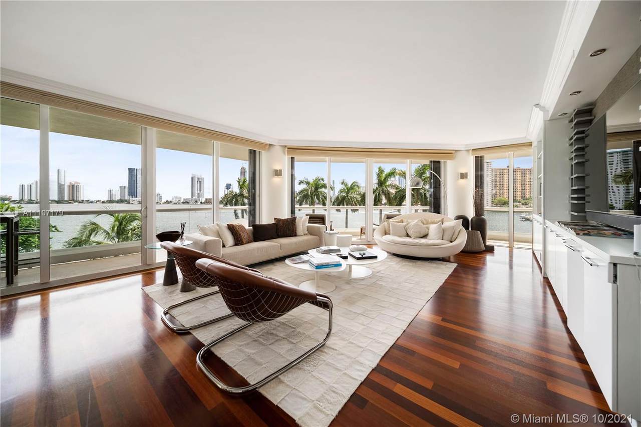 2600 Island Blvd - Photo 1