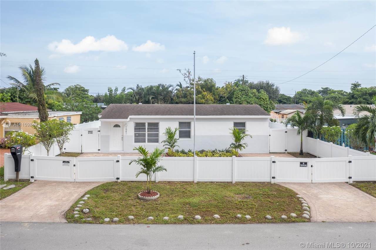 1541 70th Way - Photo 1