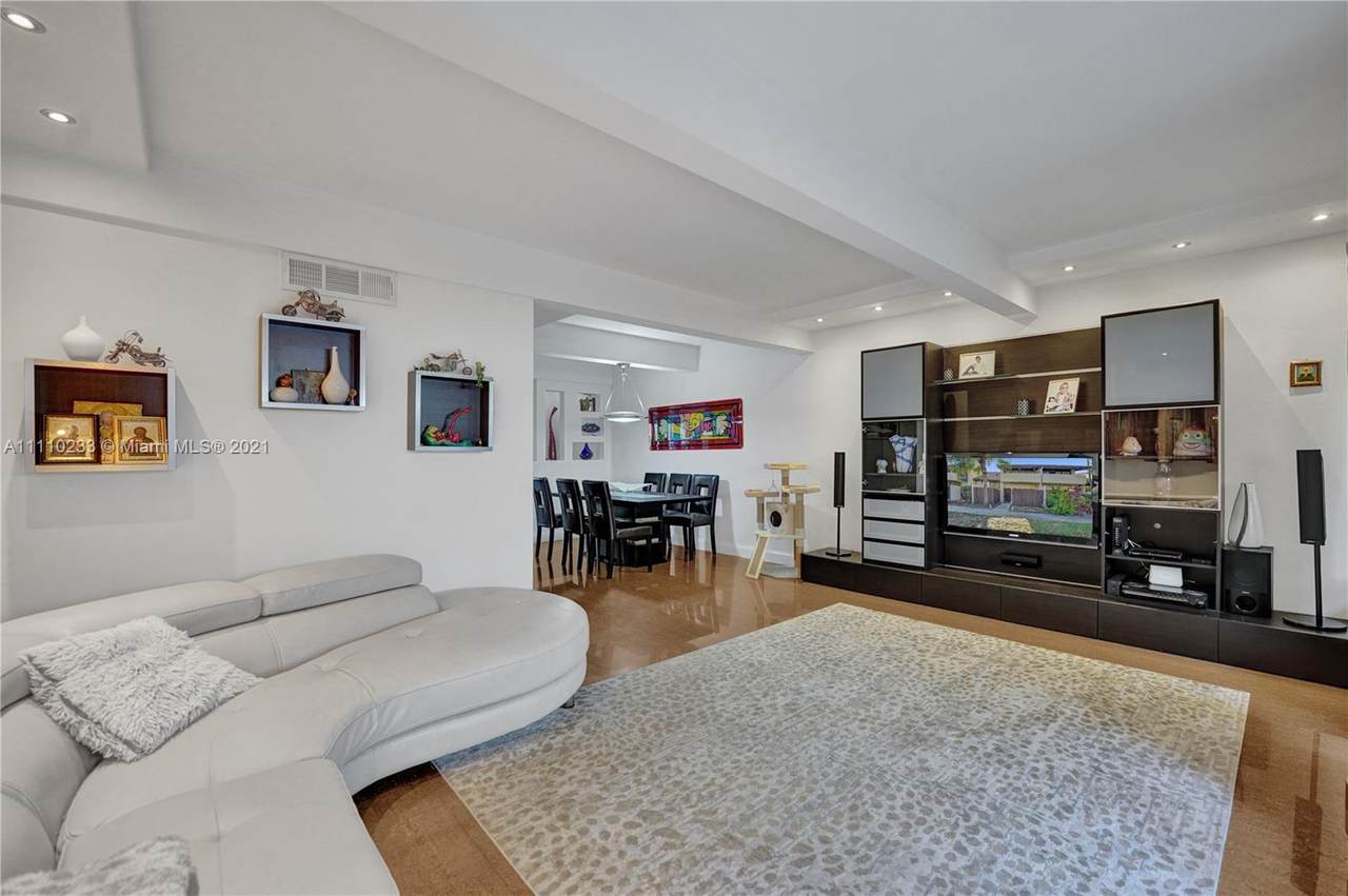 19220 25th Ave - Photo 1