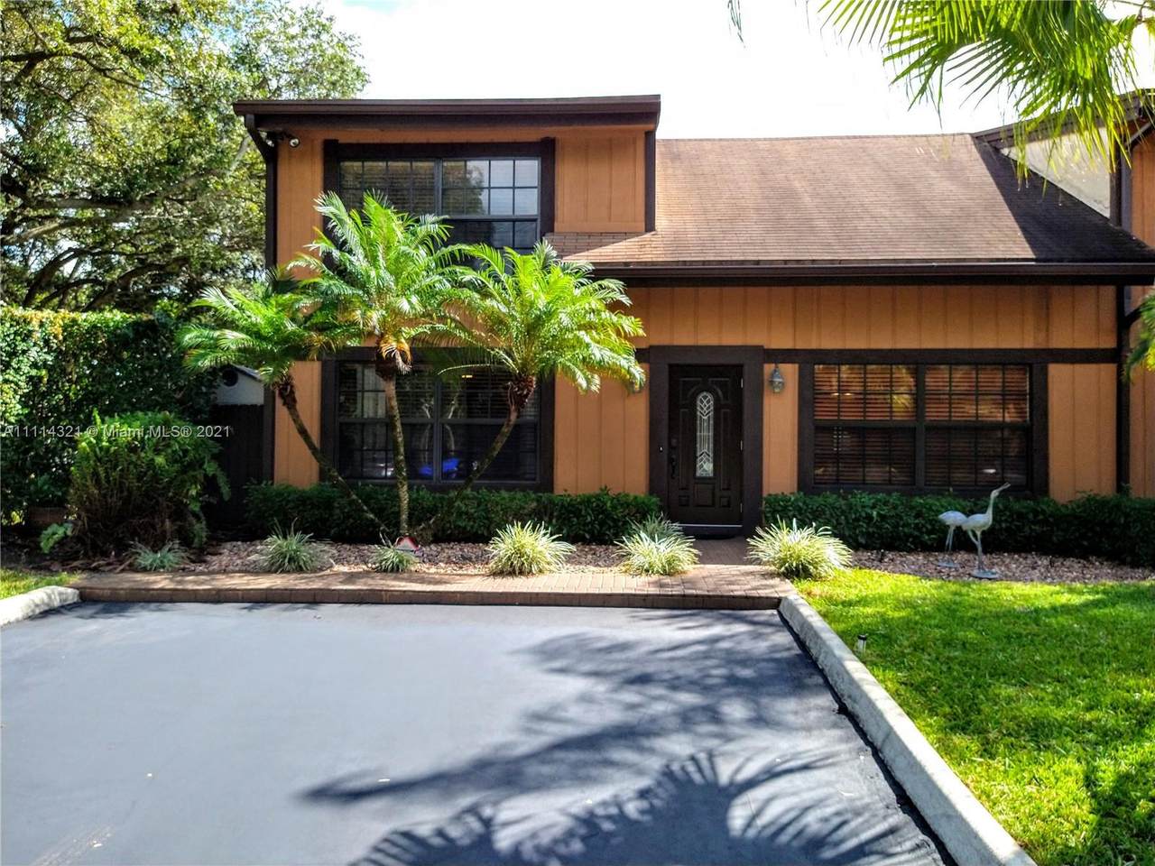 10160 Oleander Ct - Photo 1