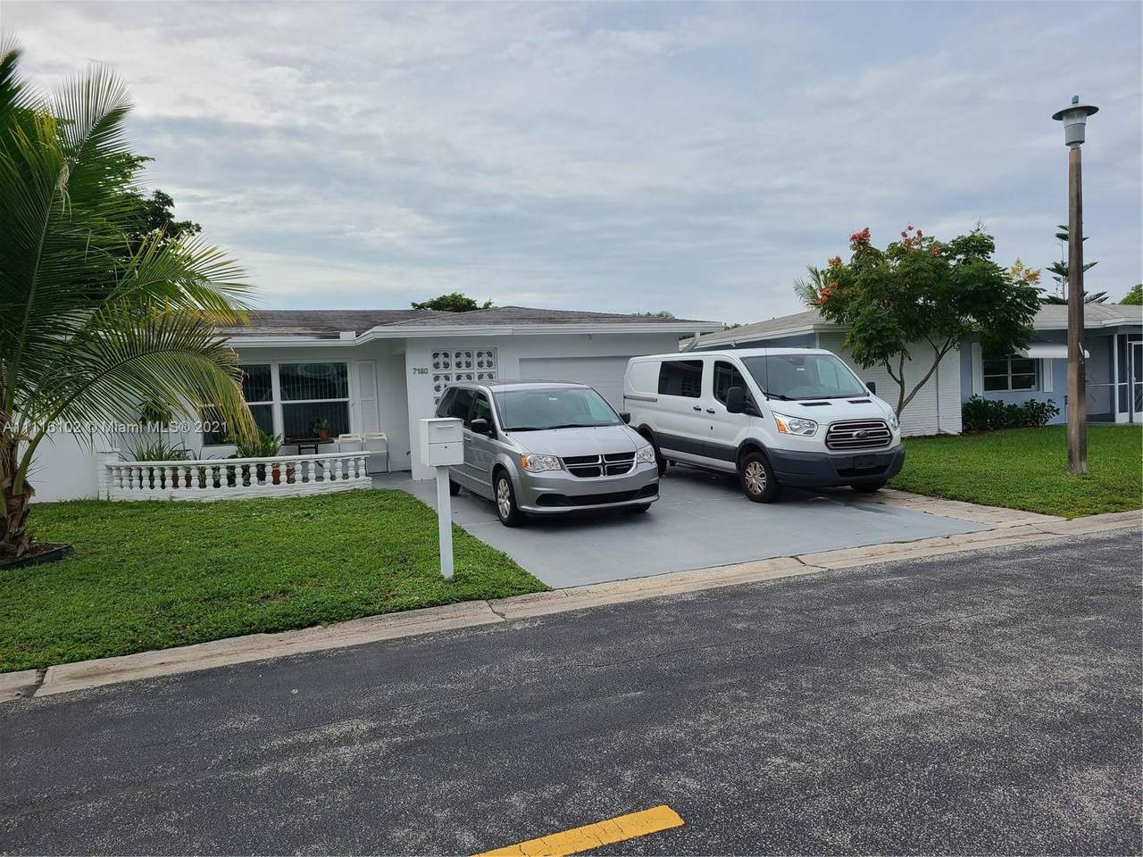7180 8th Ct - Photo 1
