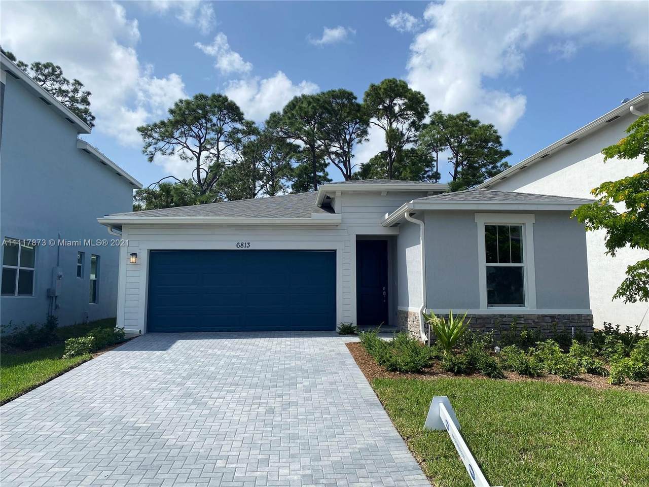 6813 Pointe Of Woods Dr - Photo 1