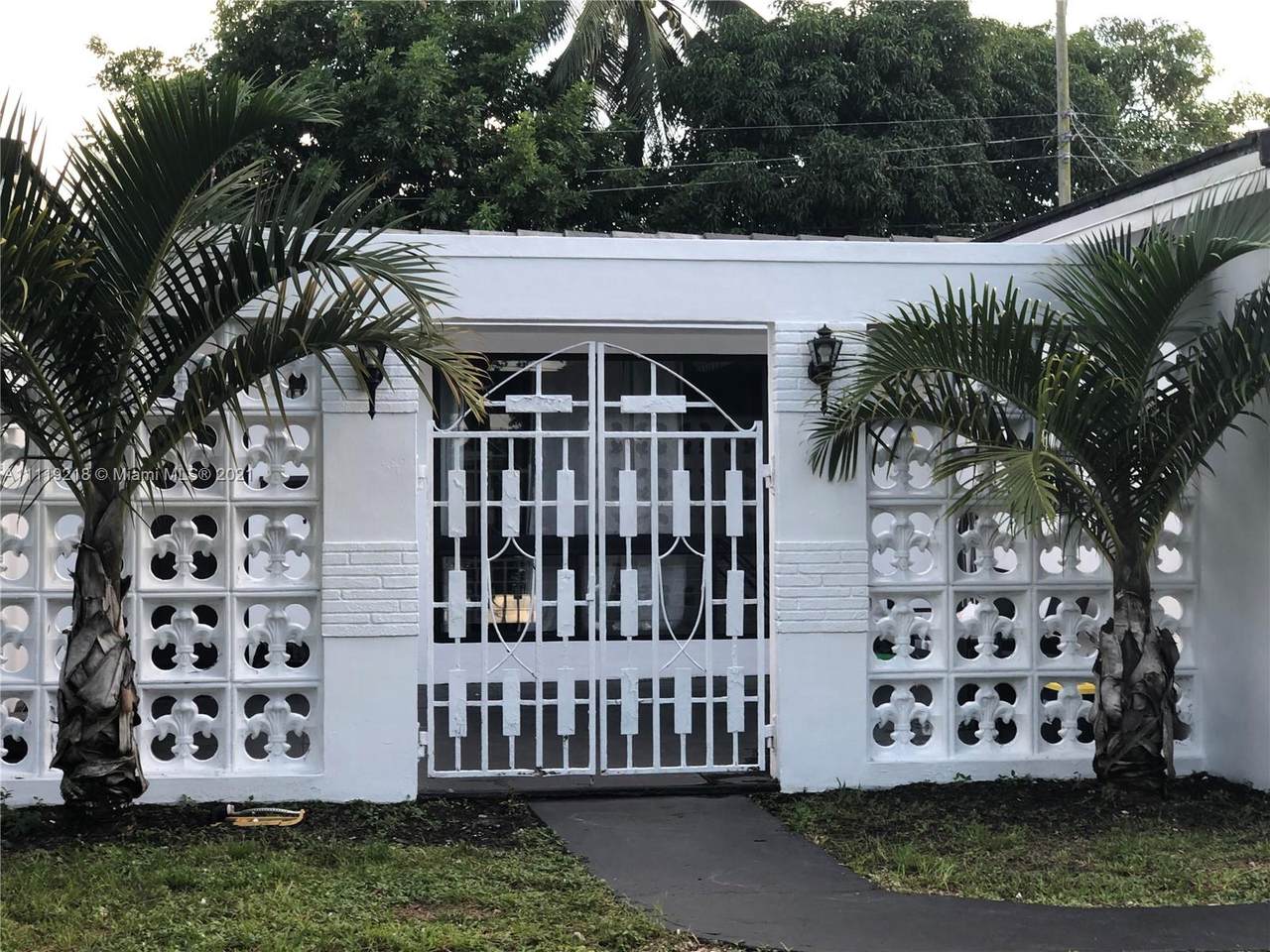 7916 Miramar Pkwy - Photo 1