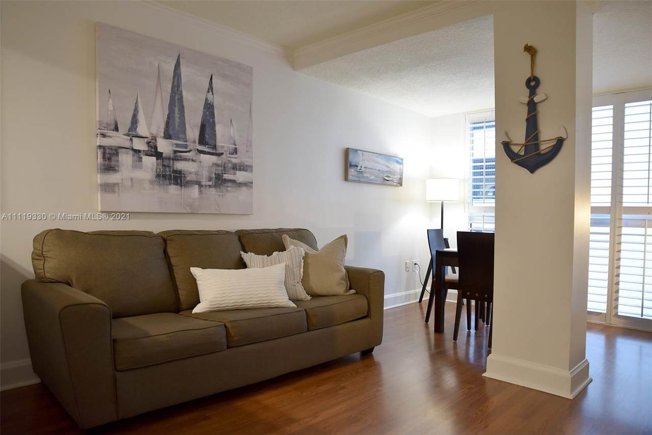 2951 Bayshore Dr - Photo 1