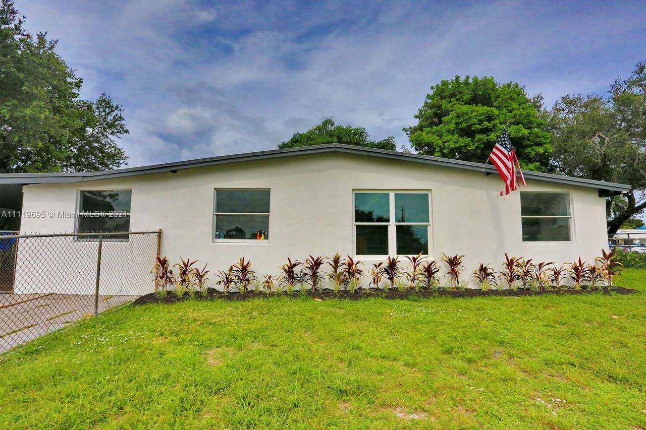 3201 5th Ct - Photo 1