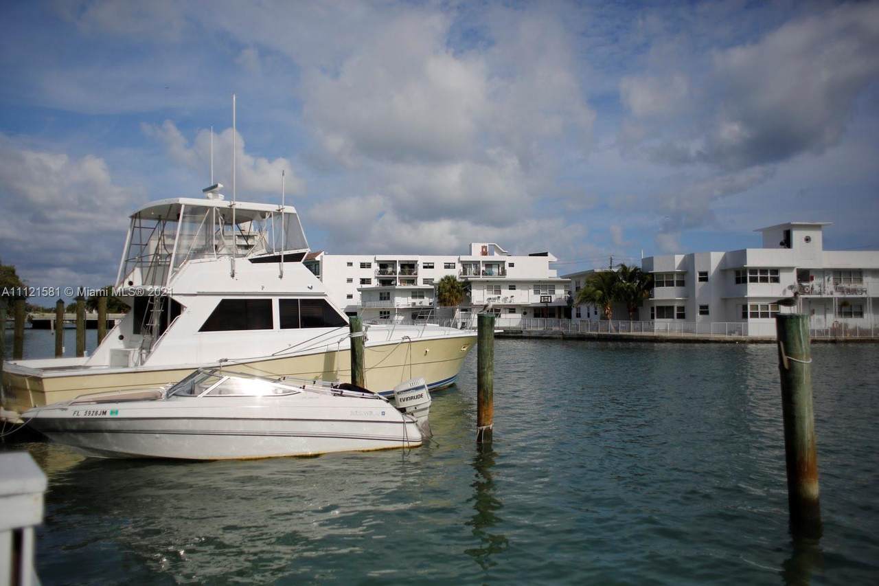 6881 Bay Dr - Photo 1